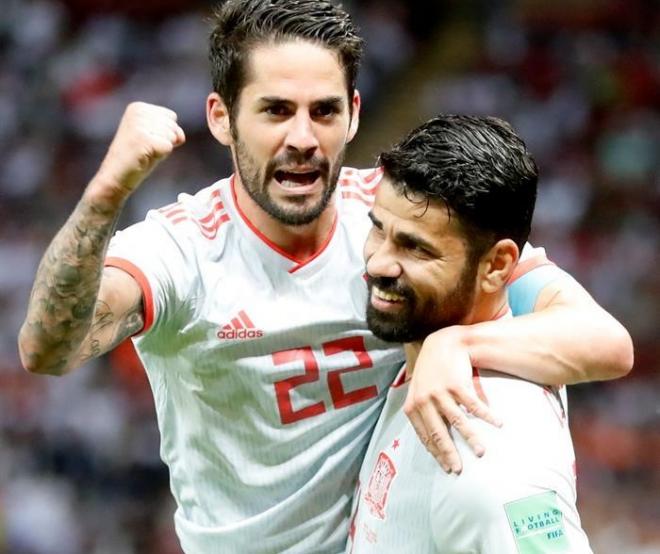Isco y Diego Costa celebran un gol con España (Foto: EFE).