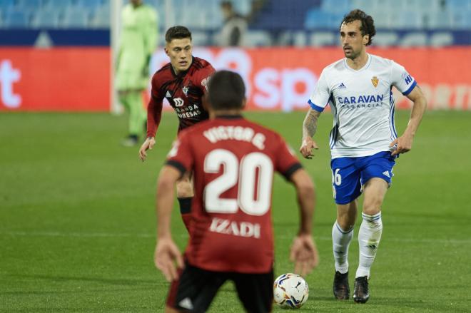 Íñigo Eguaras en el Real Zaragoza-CD Mirandés. Foto: (Daniel Marzo).