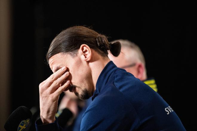 Zlatan Ibrahimovic, emocionado durante su rueda de prensa con Suecia (Foto: Cordon Press).