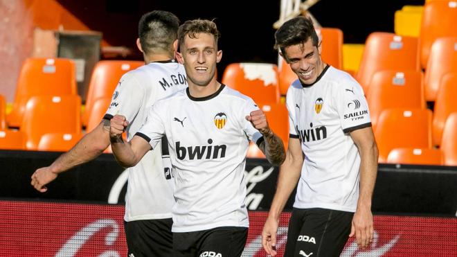 Álex Blanco celebra su primer gol con el Valencia (Foto: Valencia CF)