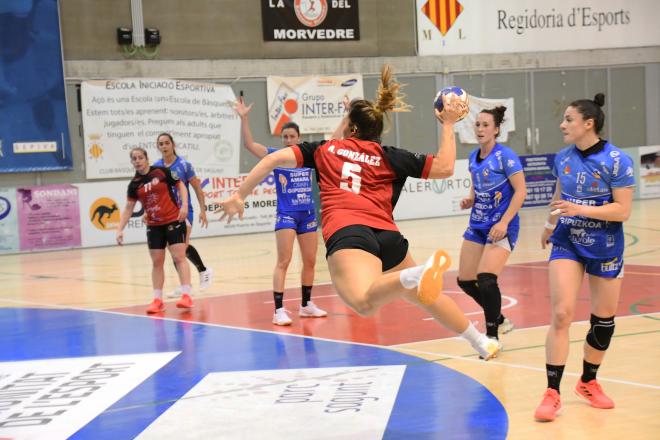 Bera Bera se impone a un combativo Balonmano Morvedre