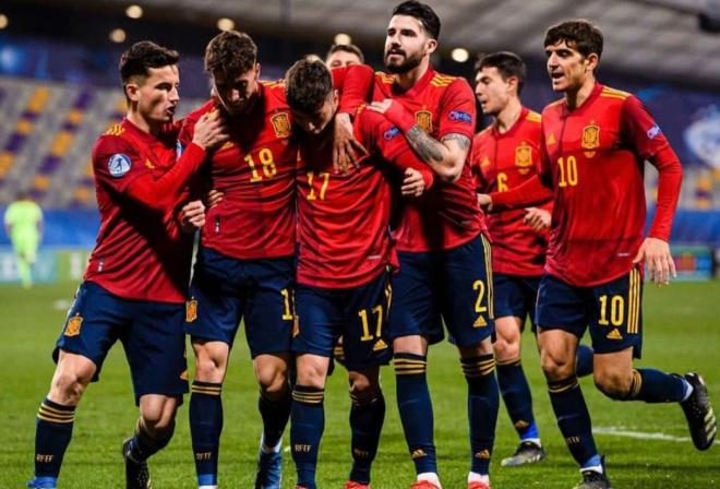 Guillamón celebra uno de los goles de España (Foto: Instagram Hugo Guillamón).