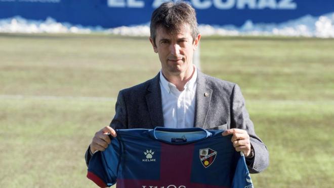 Pacheta, presentado como nuevo entrenador del Huesca.