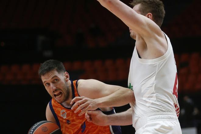 Valencia Basket sobrevive a una dura batalla para seguir optando al PlayOff (83-76)
