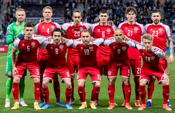 La selección danesa de Wass, antes del partido ante Israel (Foto: Instagram @danielwass18).
