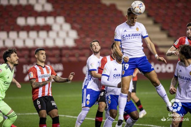 Álex Alegría remata un centro al área (Foto: LaLiga).