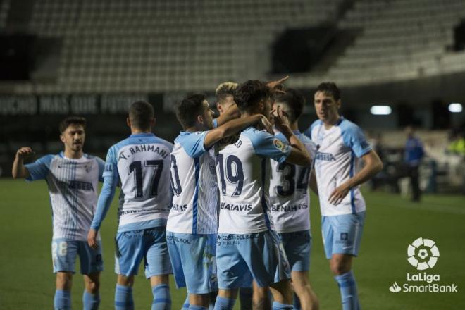 Los jugadores del Málaga celebran el gol de Jozabed en el Cartagena-Málaga (Foto: LaLiga).