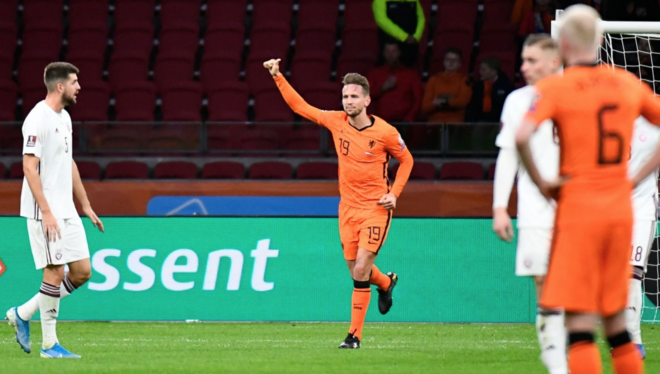 De Jong celebra su gol contra Letonia. (Foto: Reuters).