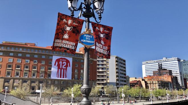 Bilbao engalanado para apoyar a su Athletic Club en las dos finales de Copa de abril (Foto: DMQ Bizkaia).