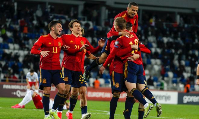 Mikel Oyarzabal celebra el gol de la victoria de España ante Georgia (Foto: SEFutbol).