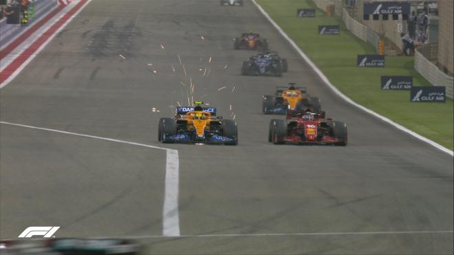 Un instante del arranque de la carrera en el Gran Premio de Baréin (Foto: F1).