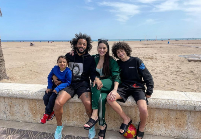 Marcelo, junto a su familia en la Playa de la Malvarrosa (Foto: Instagram).