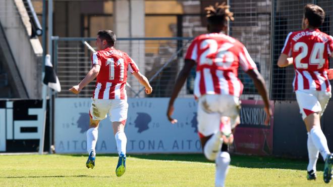 Tascón celebra su gol al Real Unión (Foto: ATH).