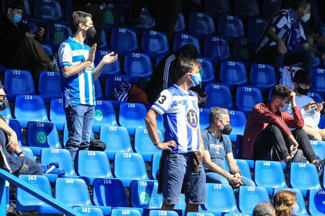 Aficionados del Dépor guardando la distancia en Riazor (Foto: RCD).