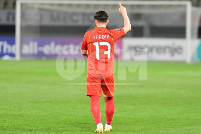 Enis Bardhi celebrando el gol con su selección (Foto: Federación de Fútbol de Macedonia)