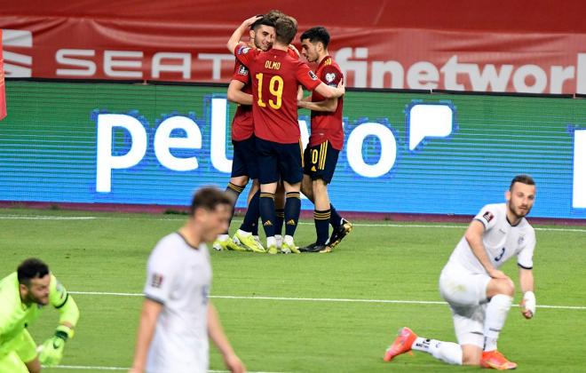 Celebración del gol de Ferran Torres ante Kosovo (Foto: Kiko Hurtado).