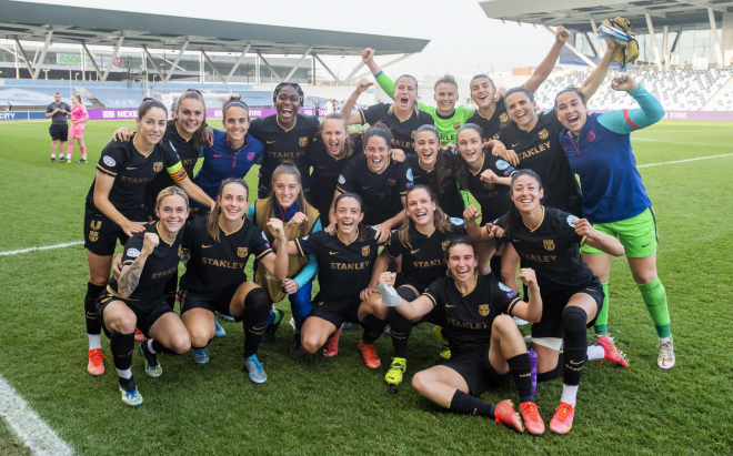Las jugadoras del Barça femenino celebran el pase a semifinales (FOTO: FC Barcelona).