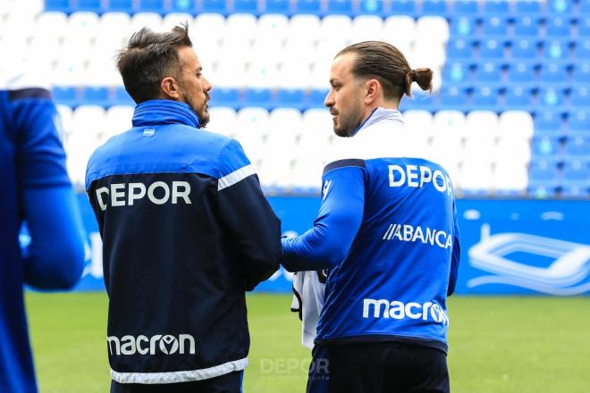 Héctor Hernández junto a Rubén de la Barrera en el entrenamiento (Foto: RCD).