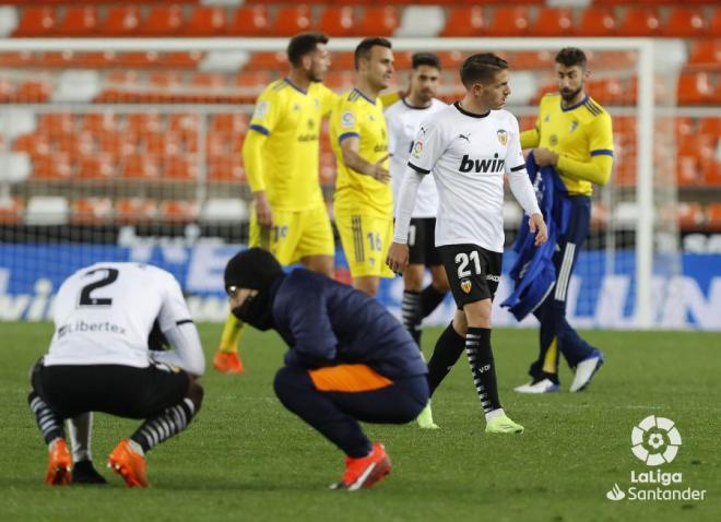 Vallejo, contrariado tras el empate en el último Valencia CF - Cádiz CF (Foto: LaLiga).