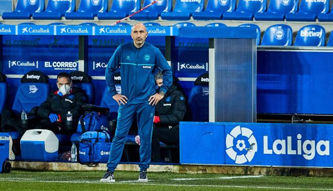 Abelardo, durante un encuentro del Alavés en Mendizorroza (Foto: Cordon Press).