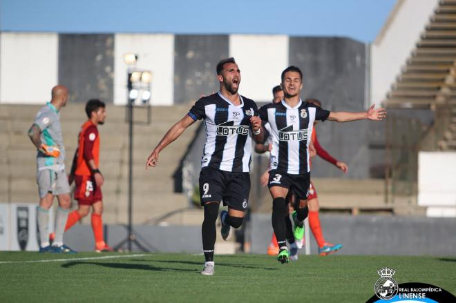 Pito Camacho y Din Alomerovic celebran un gol de la Balona (Foto: RBL).