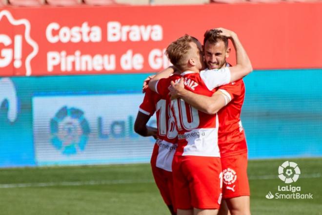 Samu Sáiz y Stuani celebran un gol del Girona a la Ponfe (Foto: LaLiga SmartBank).