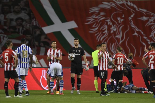 Unai Simón, tras la acción del penalti de Iñigo ante la Real en la final de Copa (Foto: Kiko Hur
