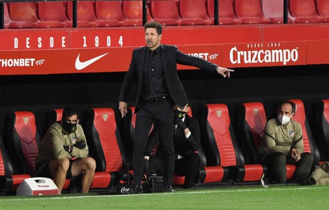 Simeone, en el Sevilla - Atlético de Madrid. (Foto: Kiko Hurtado).
