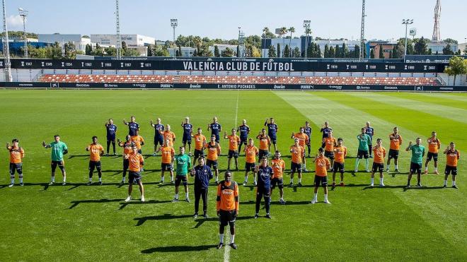 La plantilla del Valencia CF cierra filas con Diakhaby