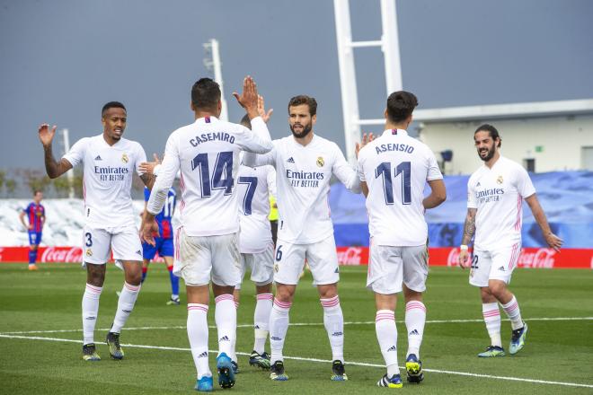 Los jugadores del Real Madrid celebran uno de los goles logrados ante el Eibar (Foto: Cordon Press)