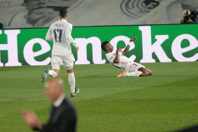 Celebración de Vinícius en uno de sus goles en el Real Madrid-Liverpool (Foto: Cordon Press).