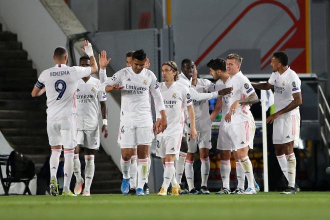Celebración de los jugadores del Real Madrid tras el gol de Asensio al Liverpool (Foto: Cordon Pre