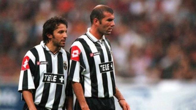 Alessandro del Piero y Zinedine Zidane, durante un partido de la Juventus.