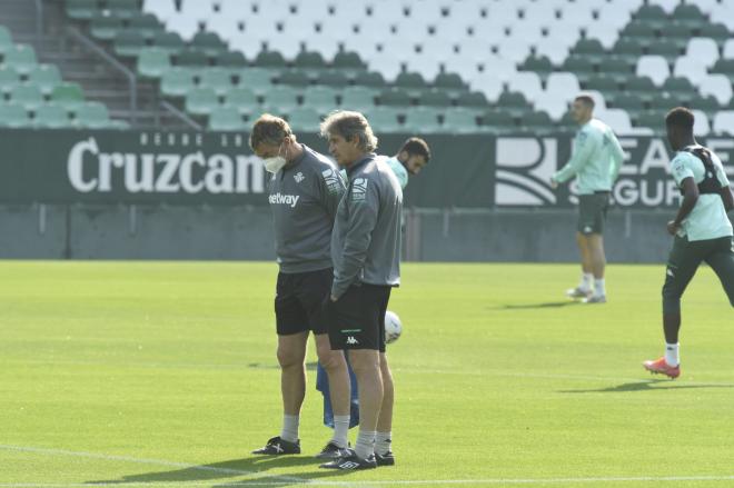 Pellegrini y Cousillas, en uno de los últimos entrenamientos del Real Betis (Foto: Kiko Hurtado).