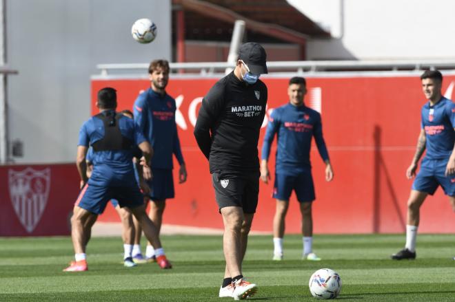 Julen Lopetegui, en el entrenamiento del Sevilla FC (Foto: Kiko Hurtado).