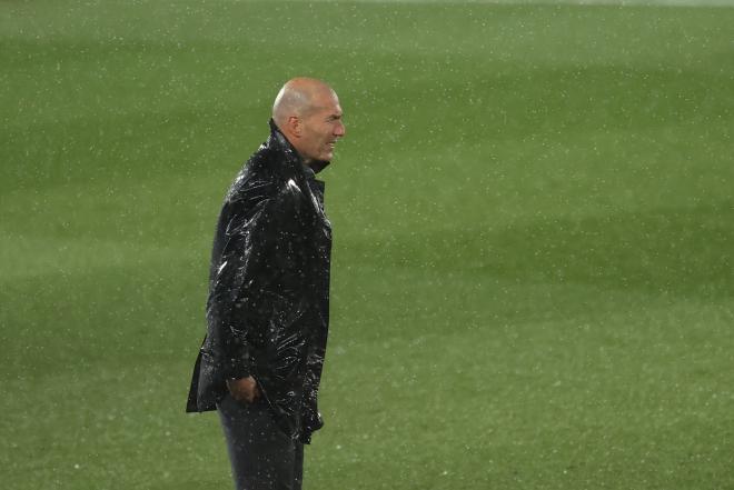 Zidane, en la banda de Valdebebas (Foto: EFE).