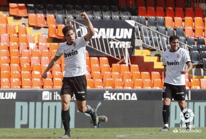 Gabriel Paulista celebra su gol en el Valencia CF -Real Sociedad (Foto: LaLiga).