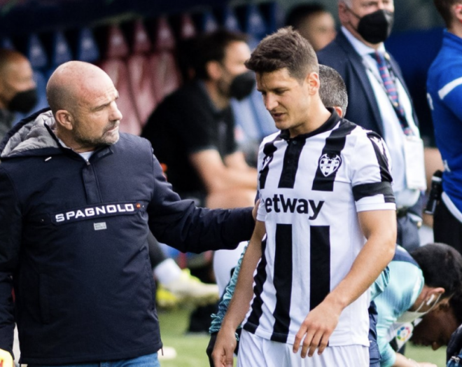 Doble lesión de Nemanja Radoja (Foto: Levante UD)