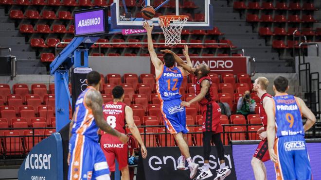 El Valencia Basket corta su mala racha y aumenta la del Casademont Zaragoza