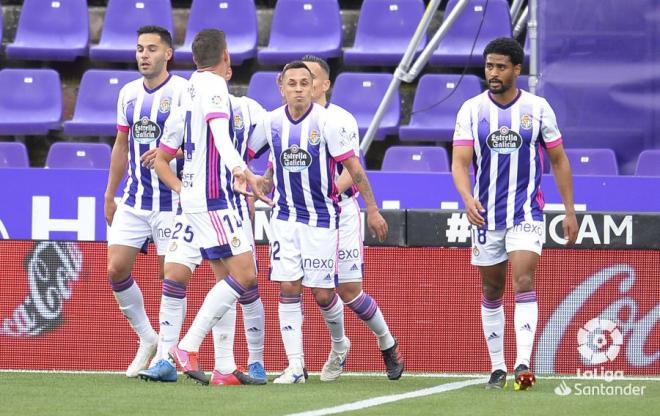 Los jugadores del Real Valladolid, tras un gol de la pasada temporada (Foto: LaLiga).