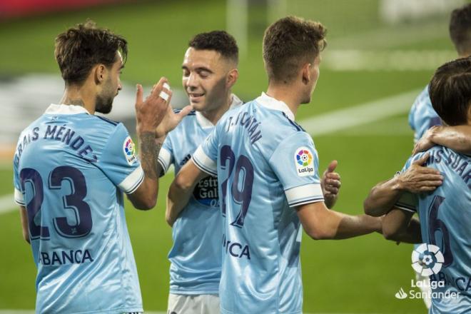 Brais, Aspas y Fontán celebran un gol (Foto: LaLiga).
