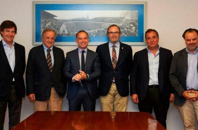 La actual cúpula directiva con accionistas del club (Foto: Real Zaragoza).