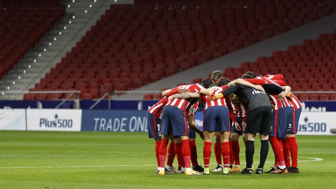 Los jugadores del Atlético de Madrid hacen piña en el Metropolitano (Foto: ATM).