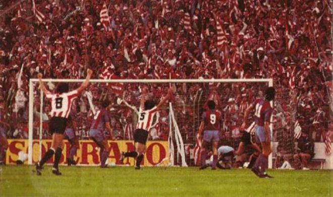 El gol de Endika Guarrotxena con el que el Athletic derrotaba al Barça en la final de Copa del año 1984 en el Santiago Bernabéu.