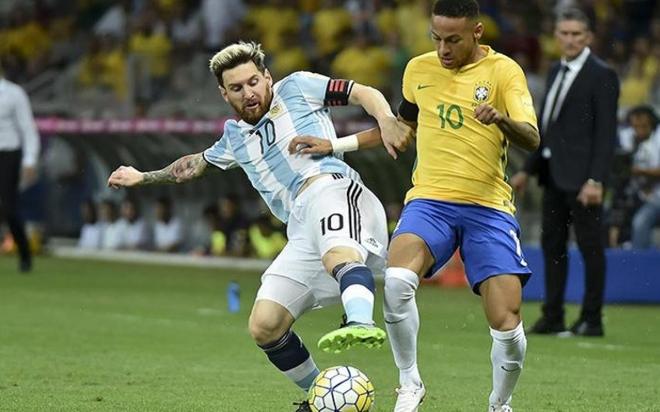 Leo Messi y Neymar, en un Argentina-Brasil.