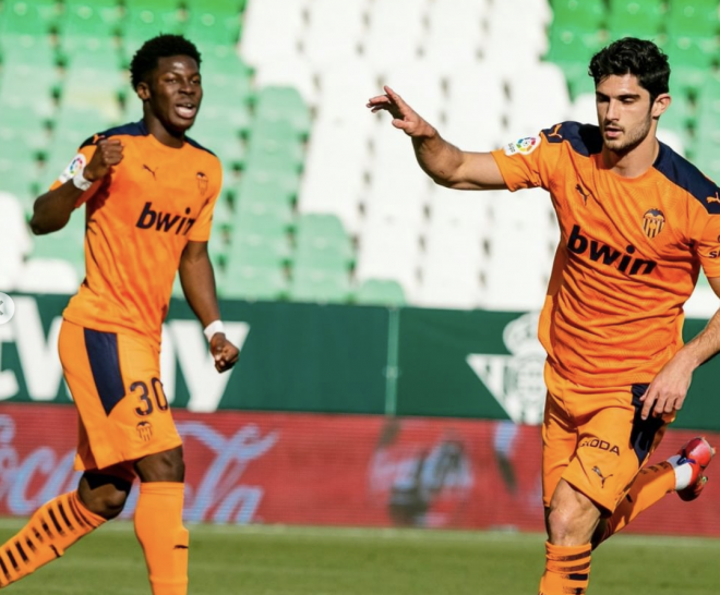 Guedes, tras su gol en el Villamarín (Foto: Valencia CF)
