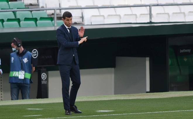 Javi Gracia da instrucciones en el Real Betis-Valencia (Foto: Kiko Hurtado).