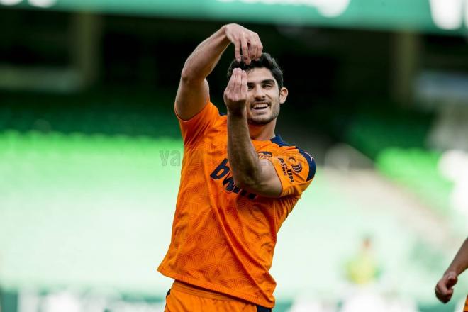 Guedes, celebrando el gol del Valencia en el campo del Betis.