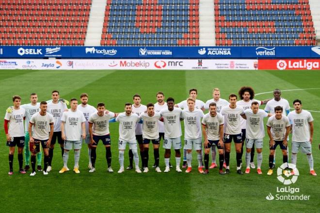 Camisetas en el Osasuna-Valencia contra la Superliga (Foto: LaLiga)