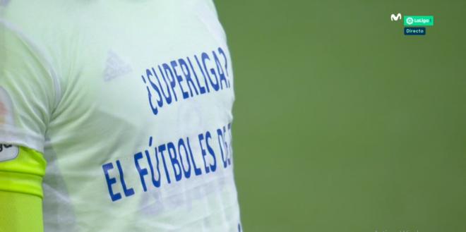 El lema del Cádiz contra la Superliga en la camiseta antes del duelo frente al Real Madrid.